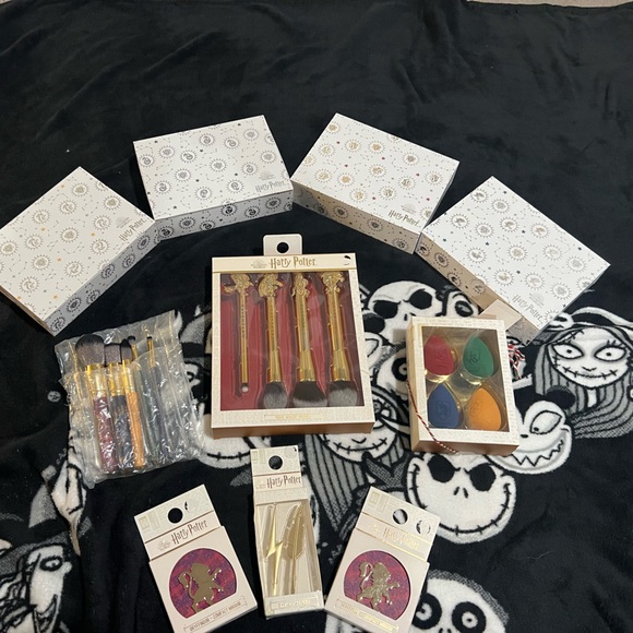 Harry Potter x Ulta Beauty House Makeup Bundle - Picture 2 of 2